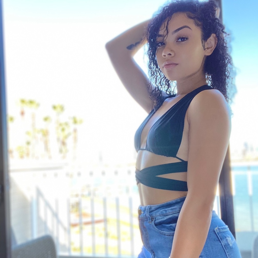 Meet your Posher, Ameilia